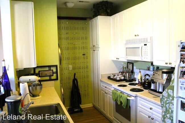 Building Photo - 2 br, 2.5 bath House - 5209 Fulwood Court