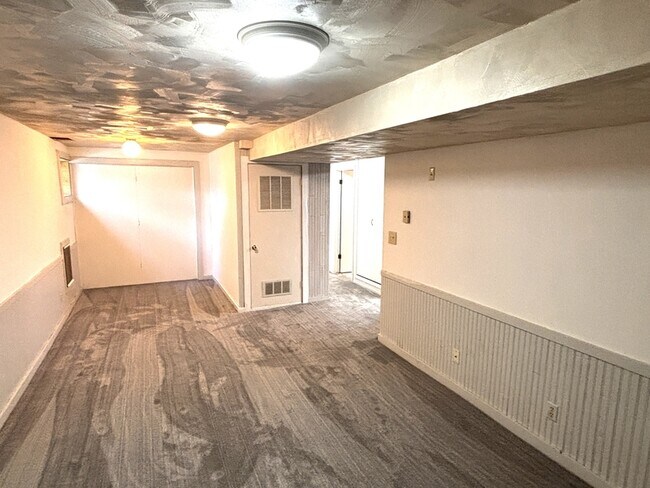 Building Photo - 4191 S Bluejay St