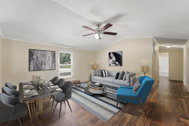 Foto del edificio - 21864 Russell Dr