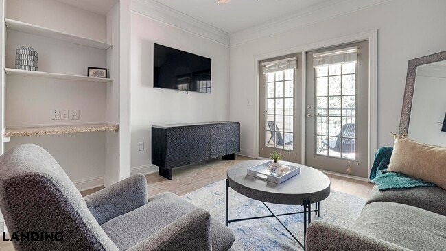 Building Photo - 925 Canterbury Rd NE