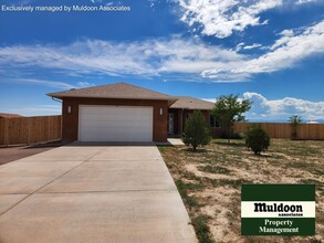 Building Photo - 326 N Longmont Dr