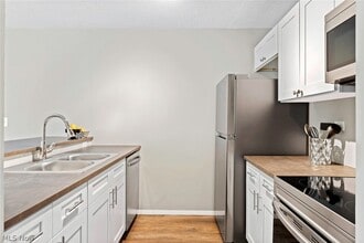Building Photo - 10524 Clifton Blvd