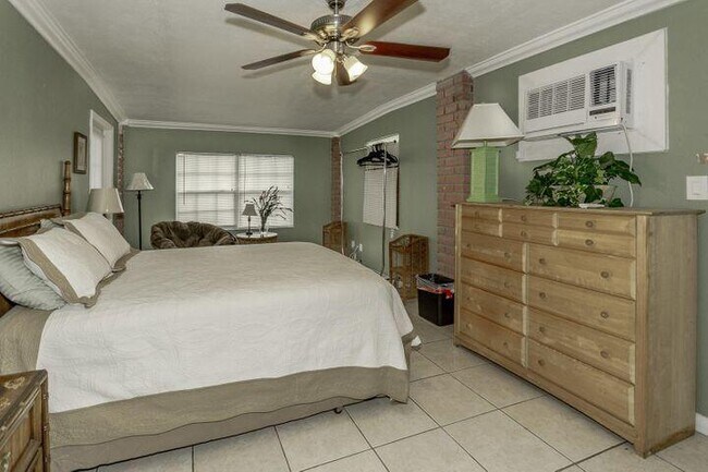 Foto del edificio - 166 E 29th Ct