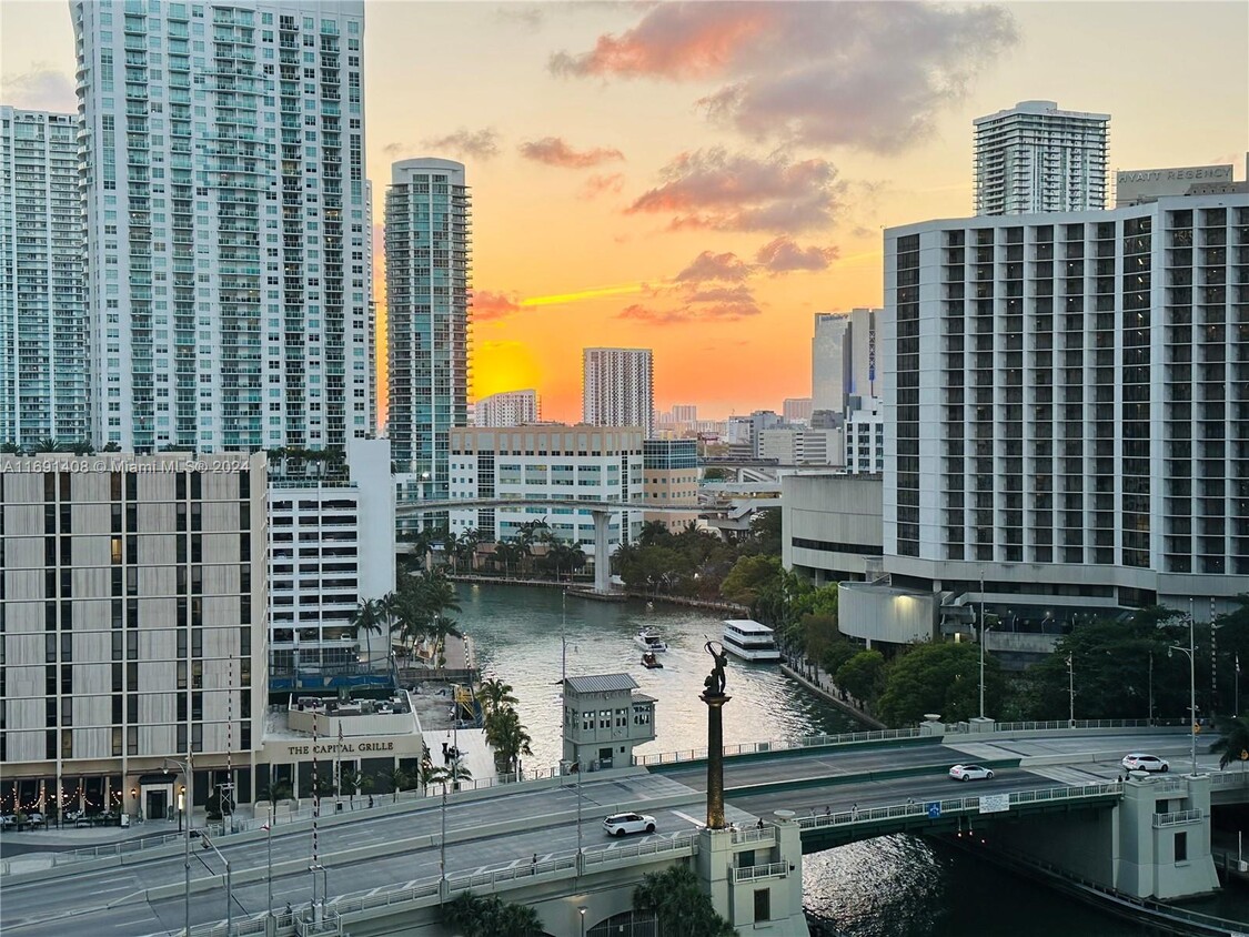 Foto principal - 465 Brickell Ave