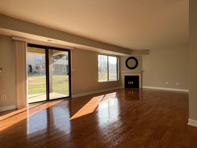 Foto del edificio - 225 Briarcrest