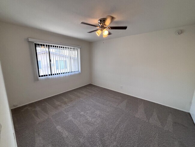 Foto del edificio - 305 California Blvd