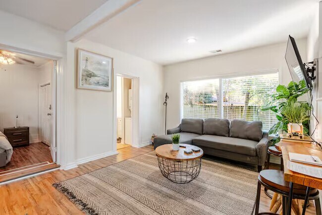 Foto del edificio - 3718 Live Oak St