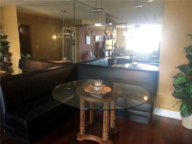 Foto del edificio - 2479 Peachtree Rd NE
