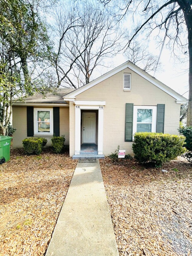 Primary Photo - ** 1 Bed 1 Bath located in Capitol Heights...