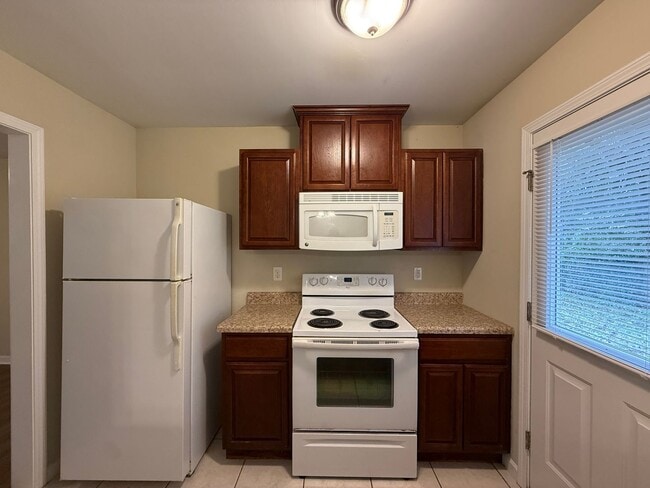 Building Photo - 290 Janet Ave