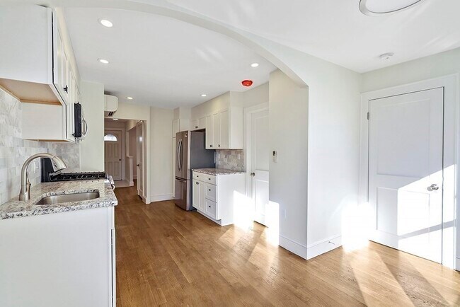 Building Photo - 68 Lincoln Rd