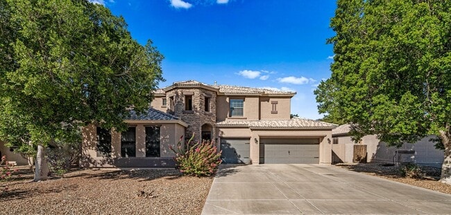 Building Photo - 15046 W Sells Dr