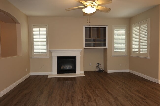 Foto del edificio - 1845 N Pistachio Ave