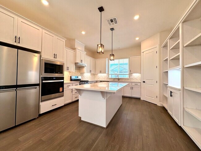 Foto del edificio - Beautiful 3 Bedroom NEW JMC home for rent in West Roseville!