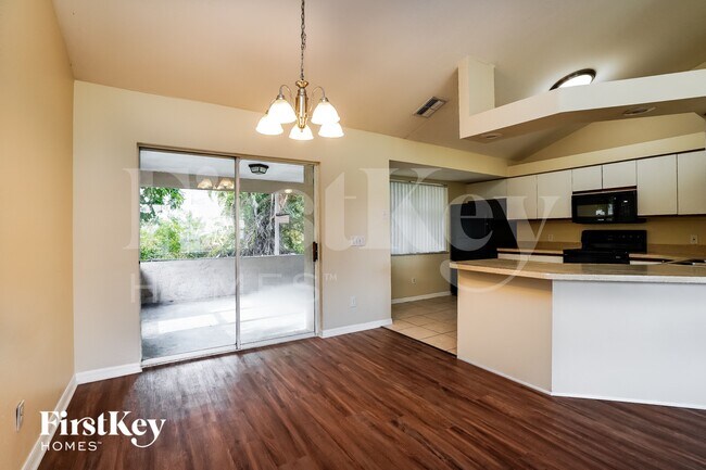 Foto del edificio - 9096 Frank Rd