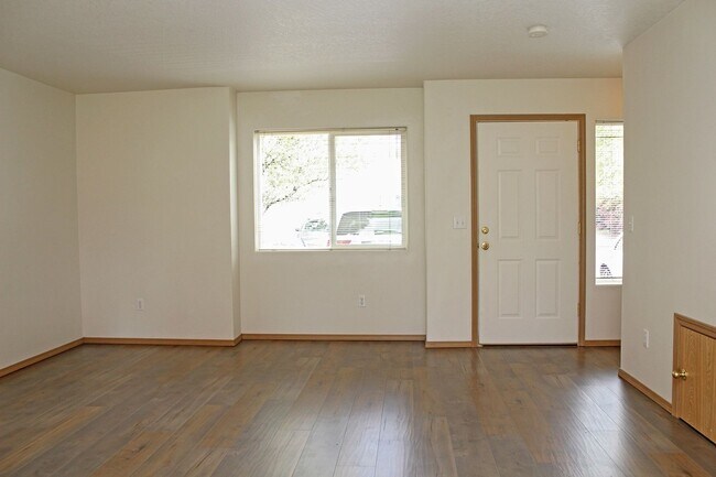 Foto del edificio - 1971 SE 122nd Ave