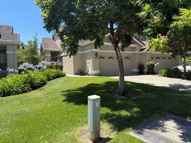 Building Photo - Gated 2 Bedroom 2 Bath in Rancho Solano Fa...