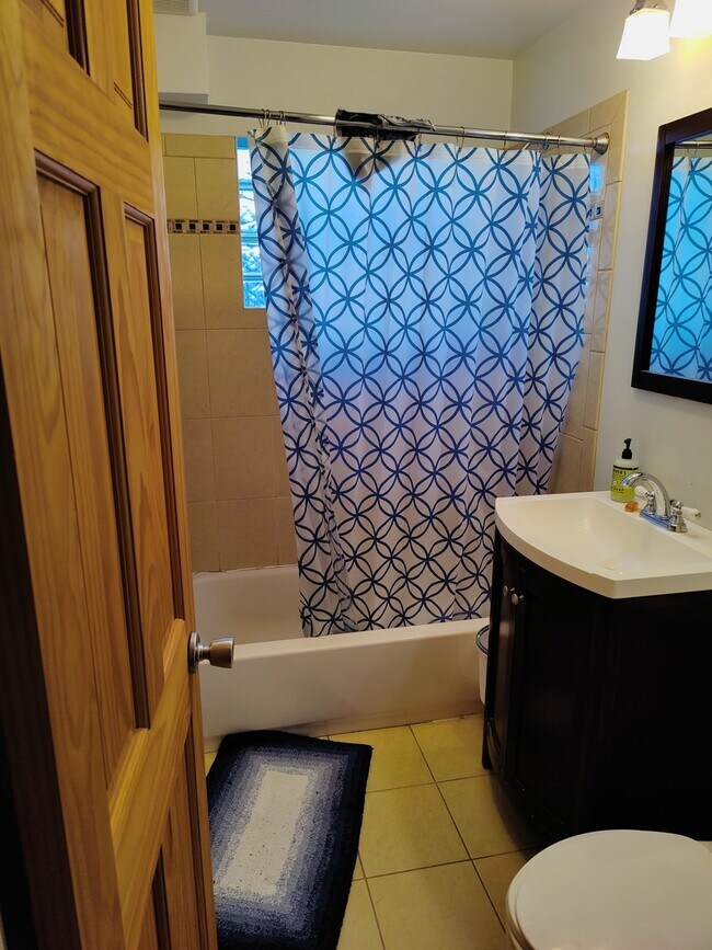 Foto del edificio - 6817 N Wayne Ave