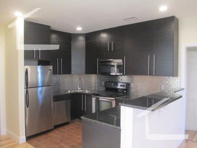 Foto del edificio - HOT BROOKLINE LISTING!!!!!