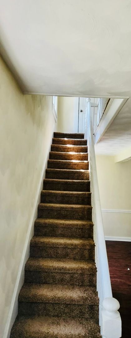 Building Photo - Beautiful Large Two-Story 3 Bedroom 2.5 Ba...