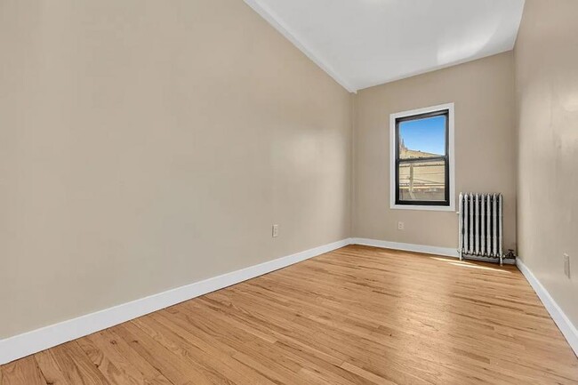 Building Photo - 3 bedroom in BROOKLYN NY 11206