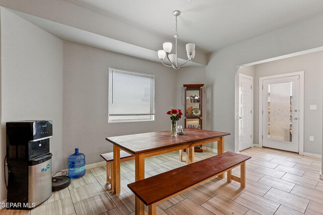 Building Photo - 13925 Lago Vista Ave