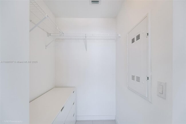 Foto del edificio - 501 NE 31st St