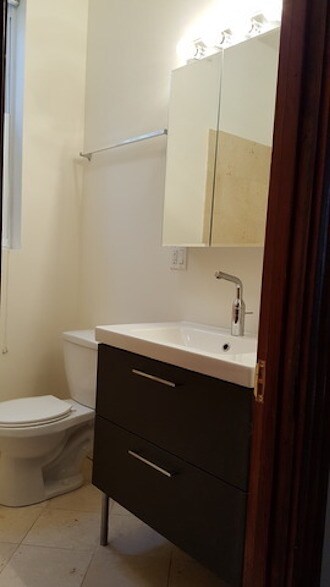 Foto del edificio - 1540 N Wood St