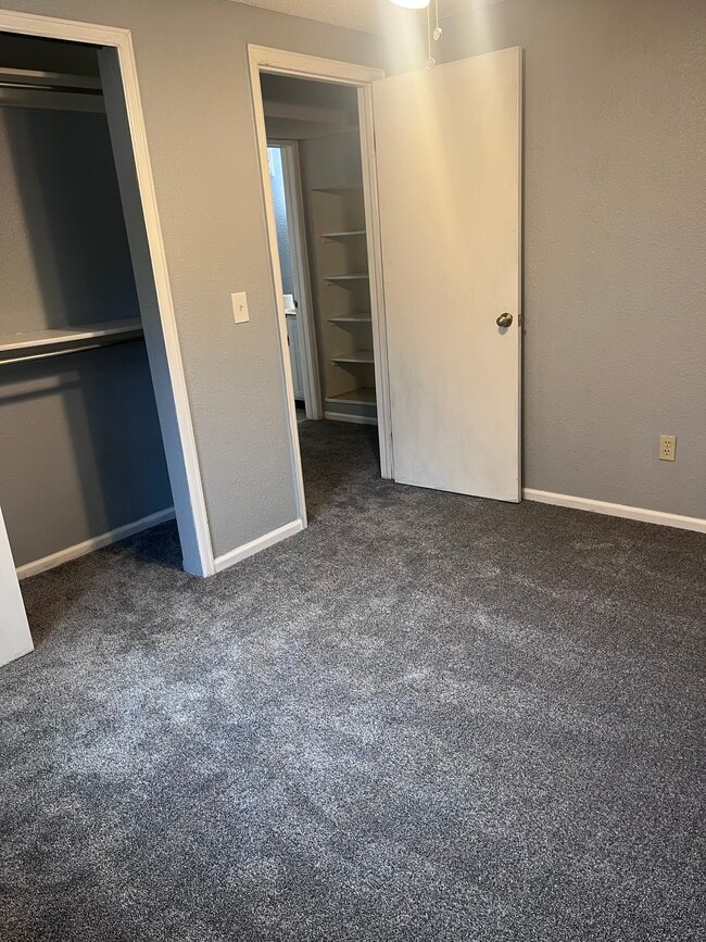Bedroom + closet - 2618 S Lewiston St