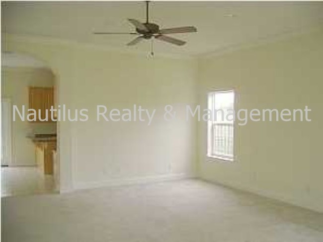 Building Photo - 2501 Pelican Bay Dr