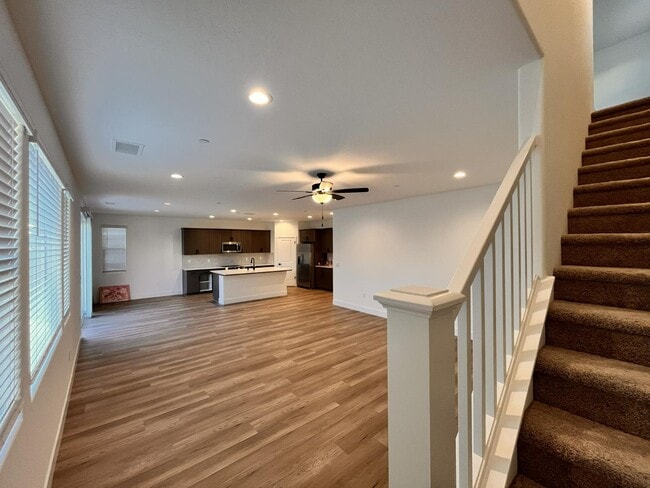 Building Photo - 2827 E Colina Dr