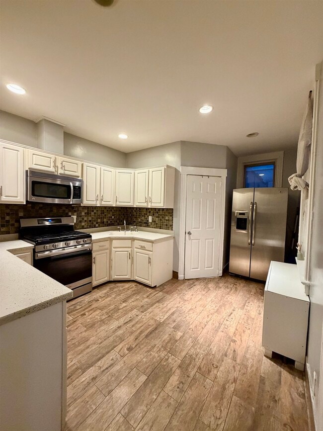 Building Photo - 206 Hancock Ave