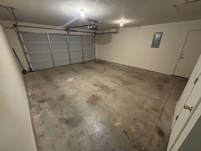 Building Photo - 2207 N Burdick St