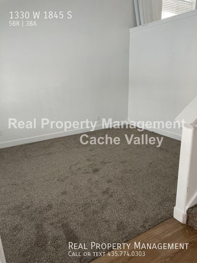 Building Photo - Beautiful Newly updated 5 bedroom home wit...
