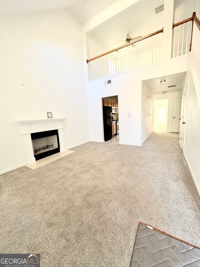 Building Photo - 6475 White Walnut Way