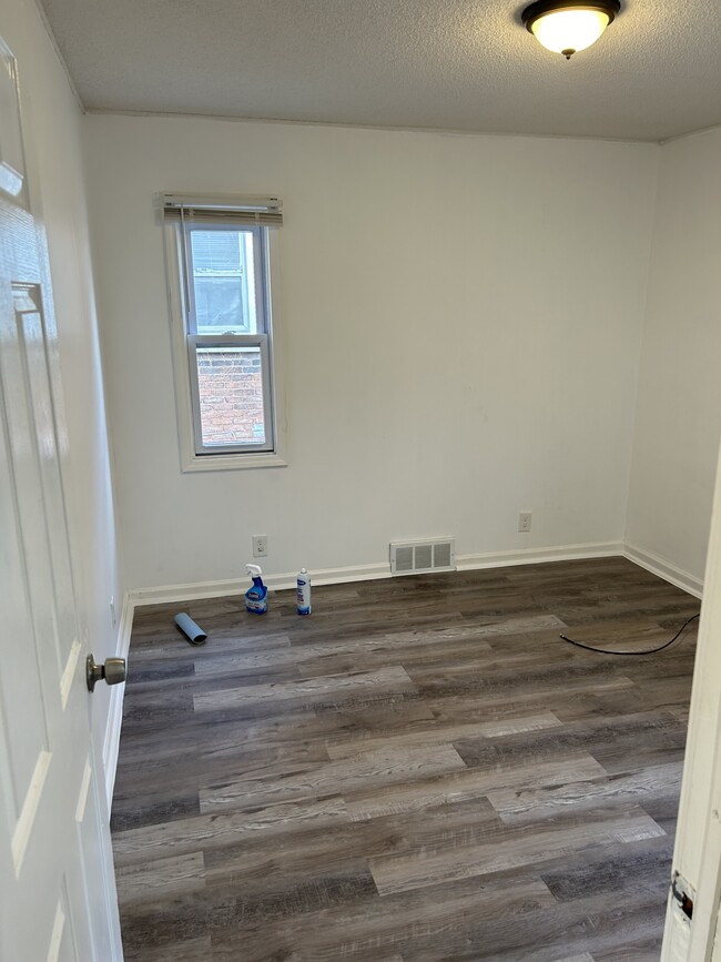 Bedroom 2 - 18918 Westphalia St