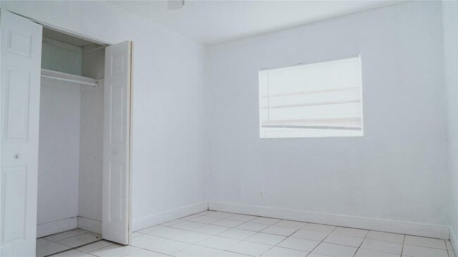 Building Photo - 6320 SW 10th Ct