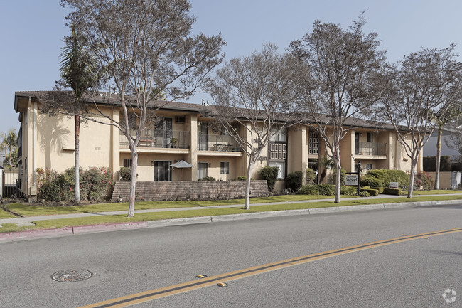 Building Photo - Close to You Apartments