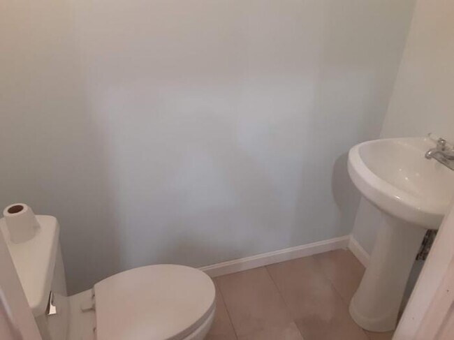 Building Photo - 2 bedroom in Kennebunk ME 04043