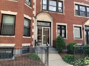 Building Photo - 907 Beacon St