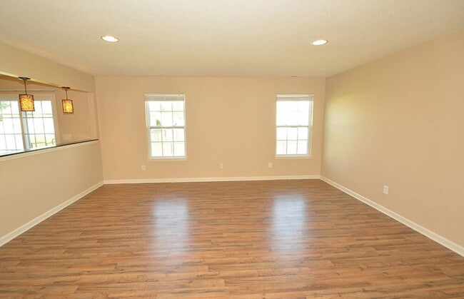 Building Photo - 4062 Magnolia Dr