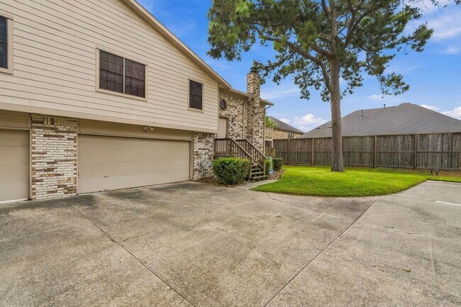 Foto del edificio - 7744 Champion Pines Dr