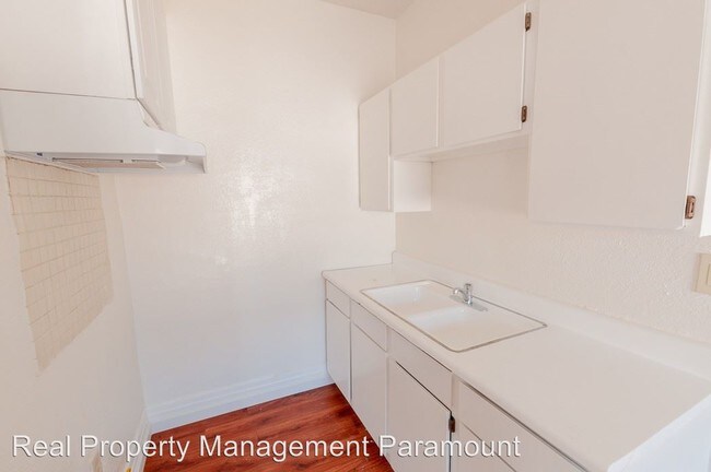Building Photo - 910 W 41st St