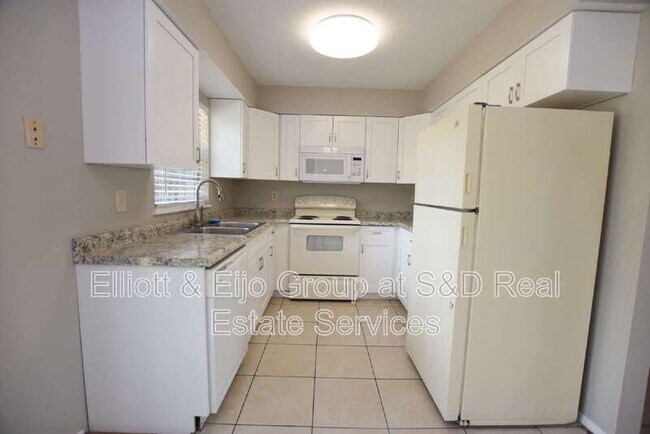Foto del edificio - 1212 Waterview Blvd W