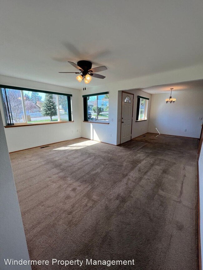 Building Photo - 3 br, 1 bath House - 2144 Hawthorne St.