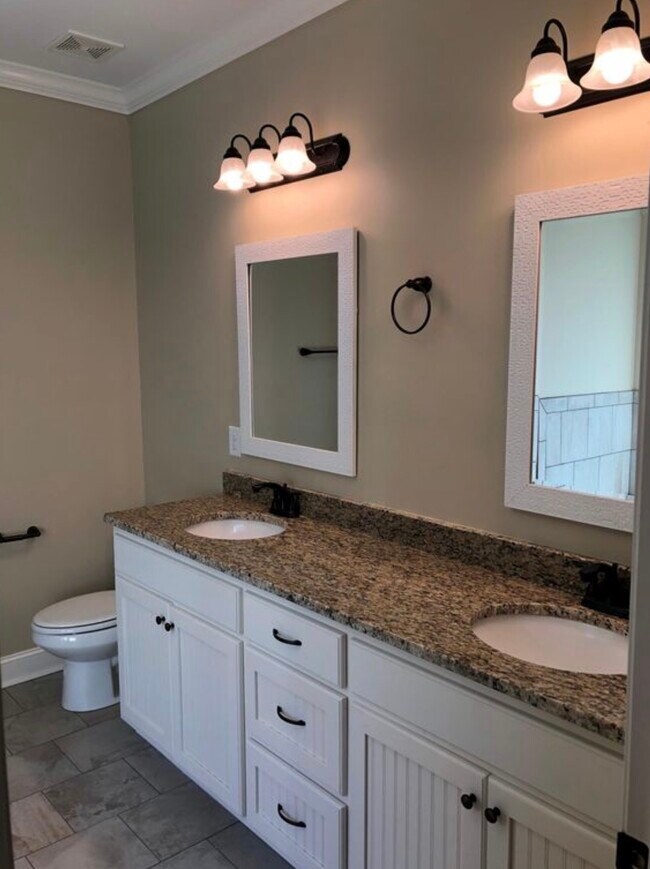 Foto del edificio - 1117 Runningvine Ln