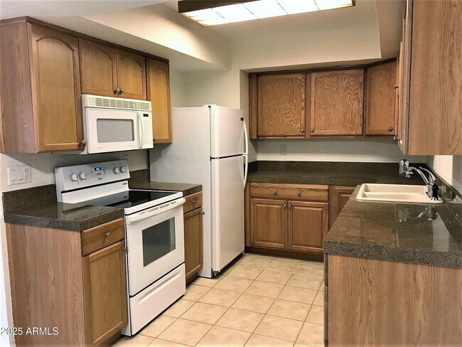 Foto del edificio - 4554 E Paradise Village Pkwy N