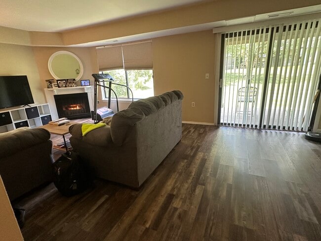 Foto del edificio - 225 Briarcrest Dr