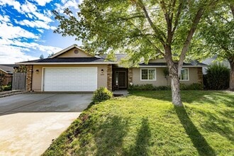 Building Photo - 3099 Blue Bell Dr