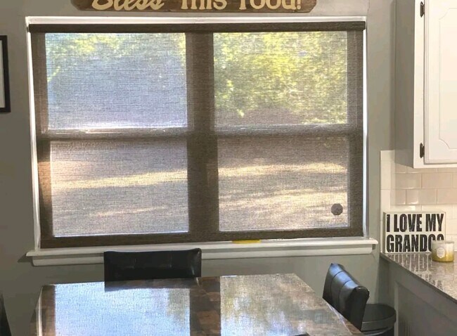 Foto del edificio - 700 Terry Dr